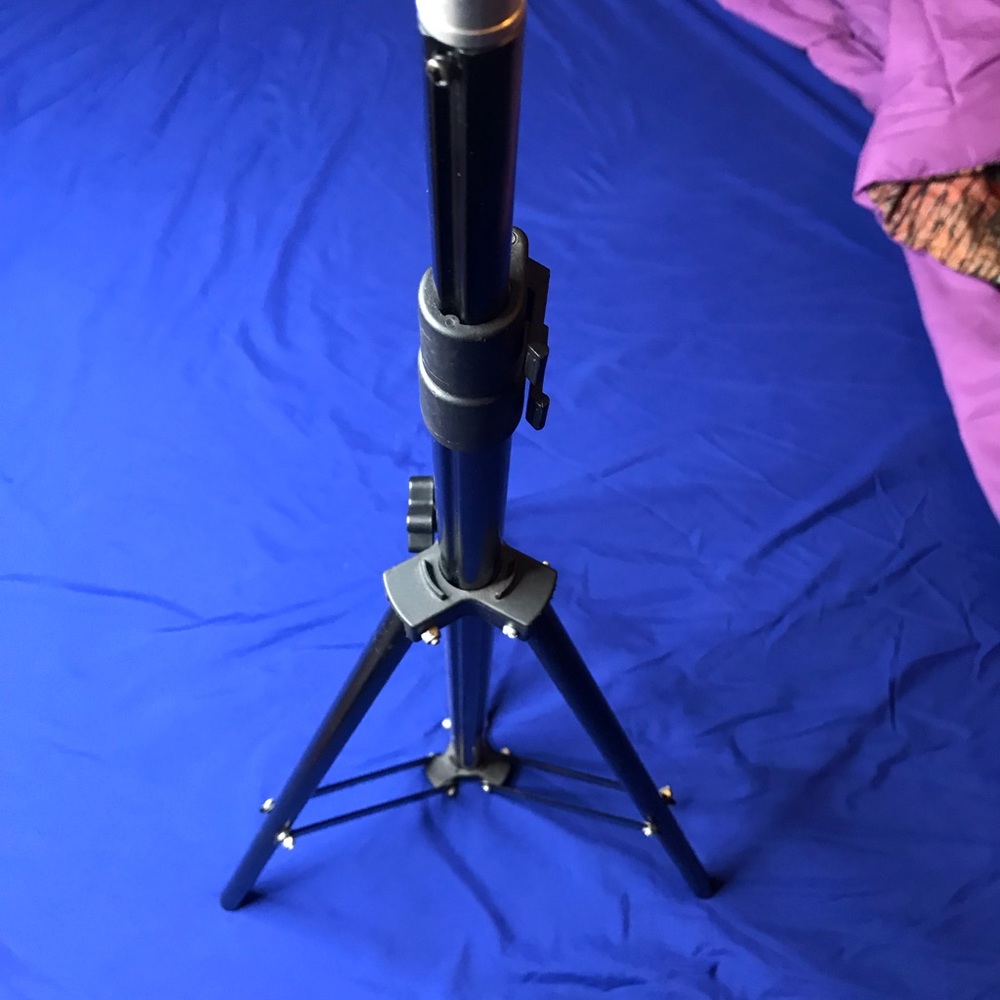 TRIPOD - Picture 2 of 3